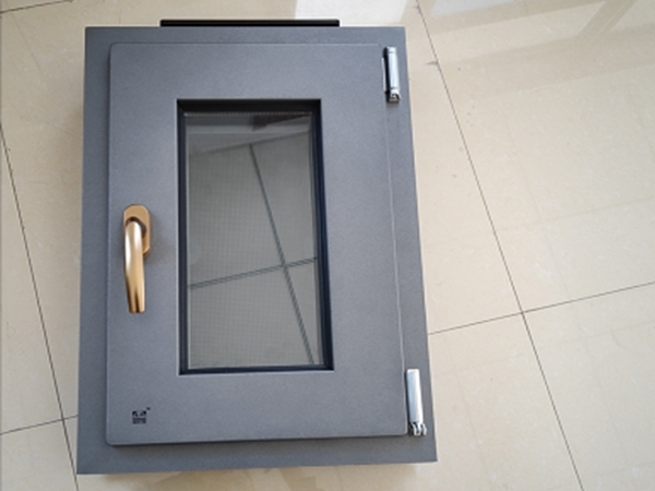 斷橋鋁無(wú)縫焊接門(mén)窗